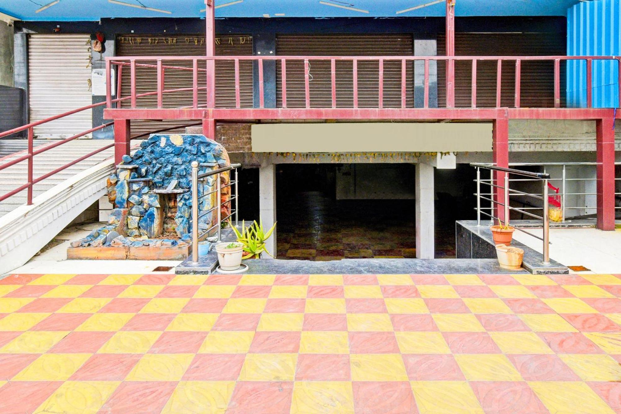 Super Townhouse Mancherial Mancherāl Exterior foto