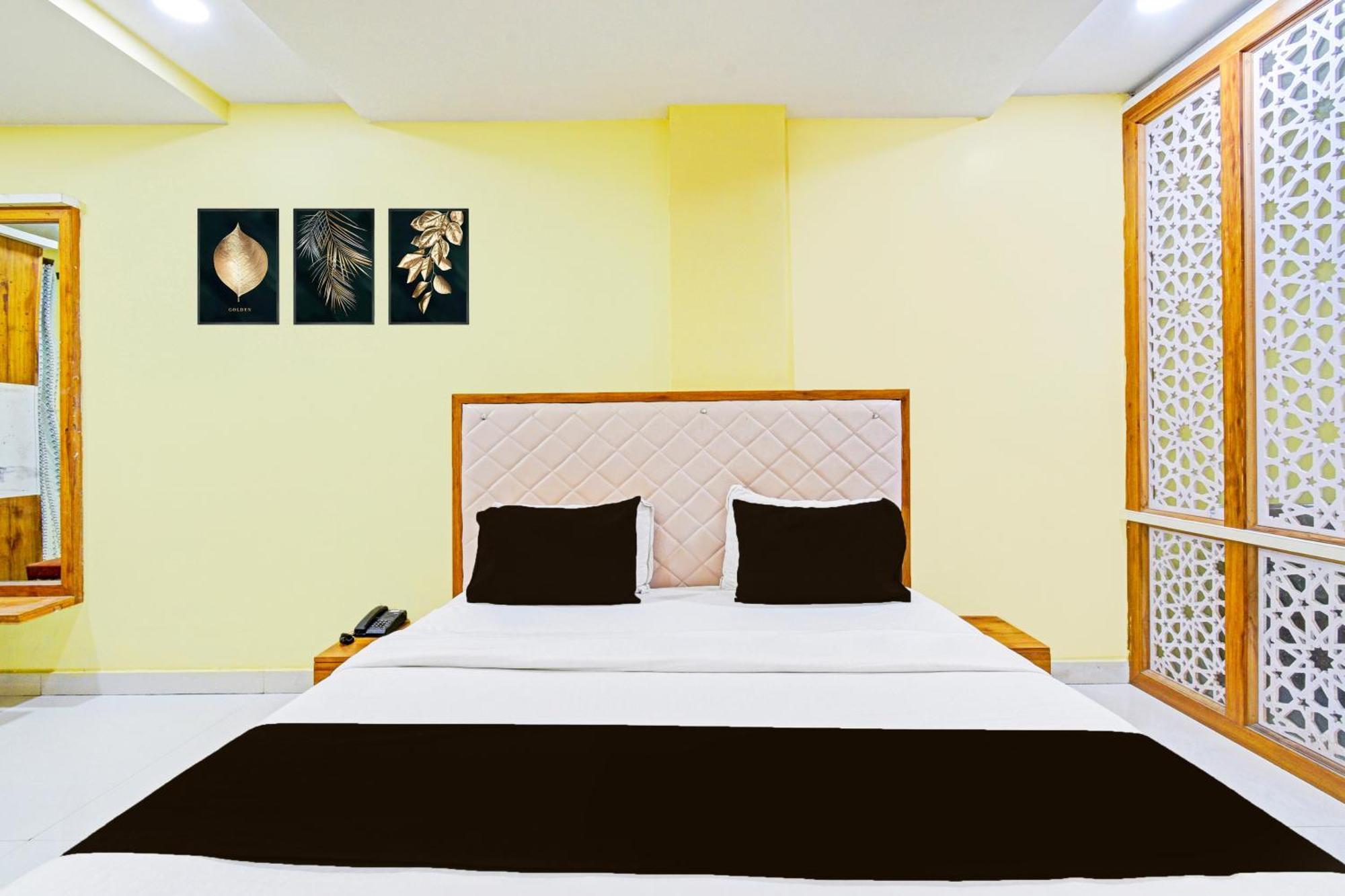 Super Townhouse Mancherial Mancherāl Exterior foto