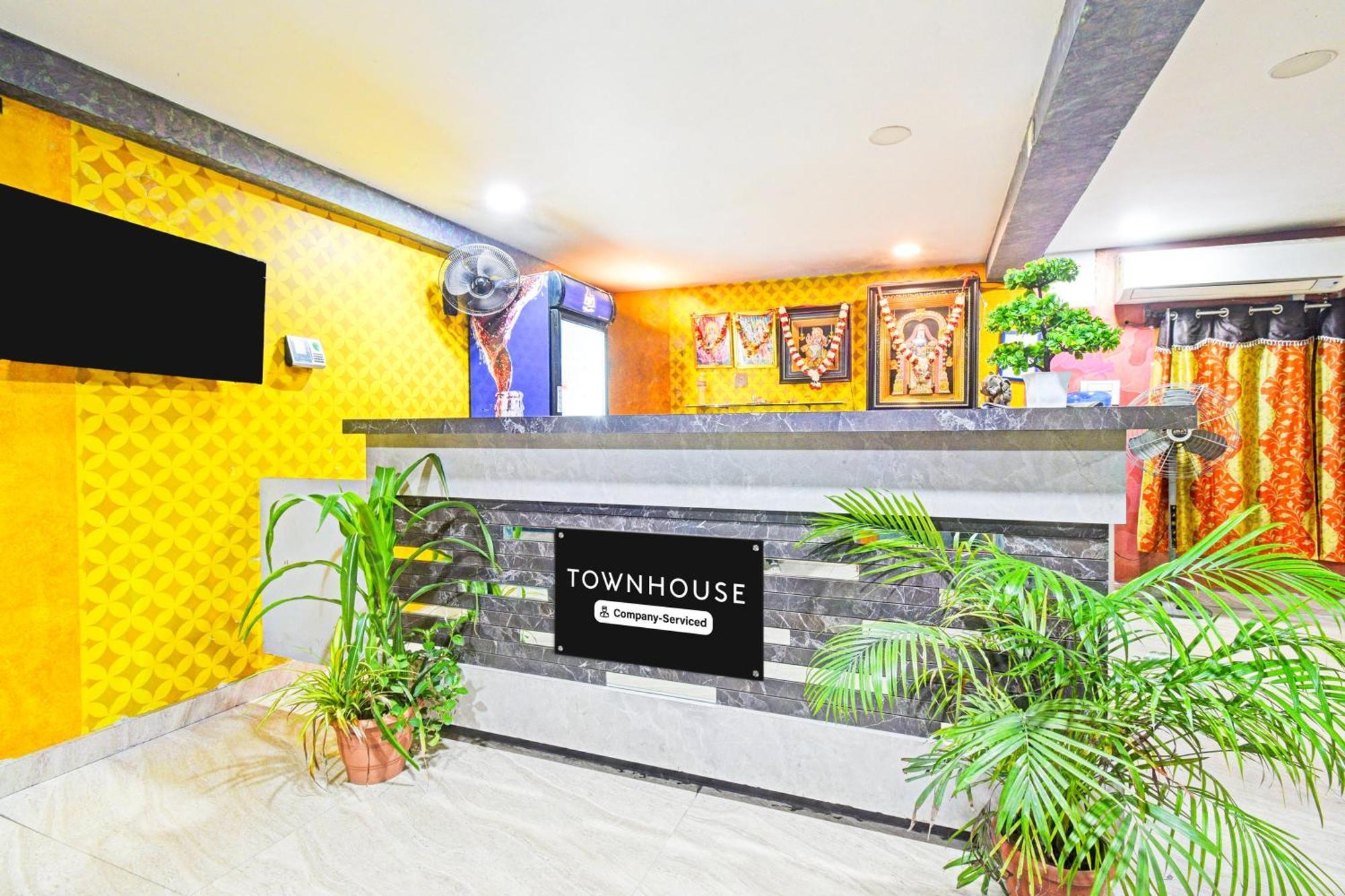 Super Townhouse Mancherial Mancherāl Exterior foto