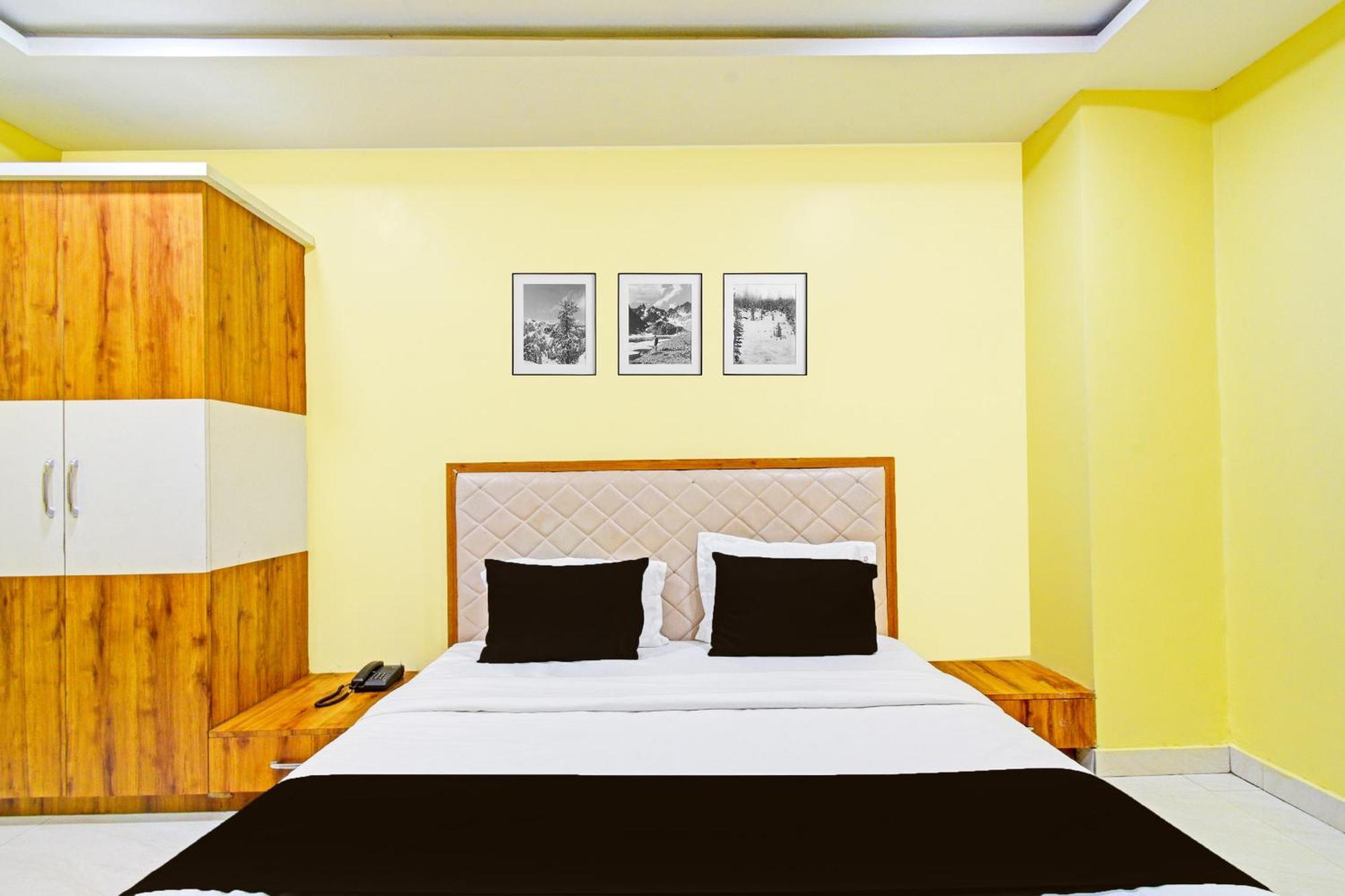 Super Townhouse Mancherial Mancherāl Exterior foto