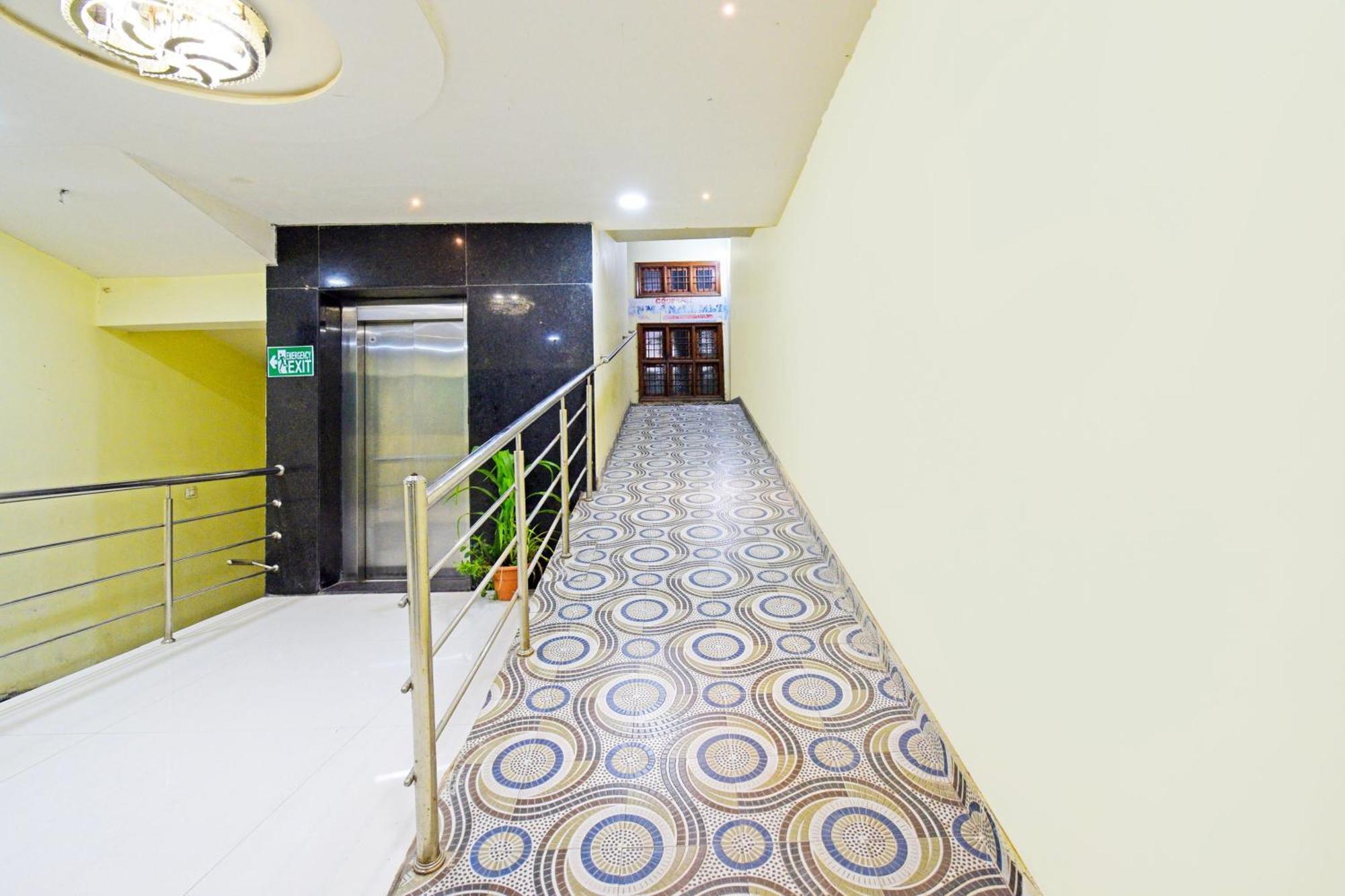 Super Townhouse Mancherial Mancherāl Exterior foto