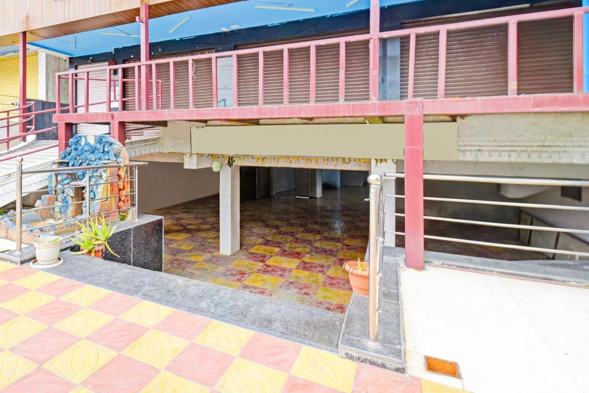 Super Townhouse Mancherial Mancherāl Exterior foto