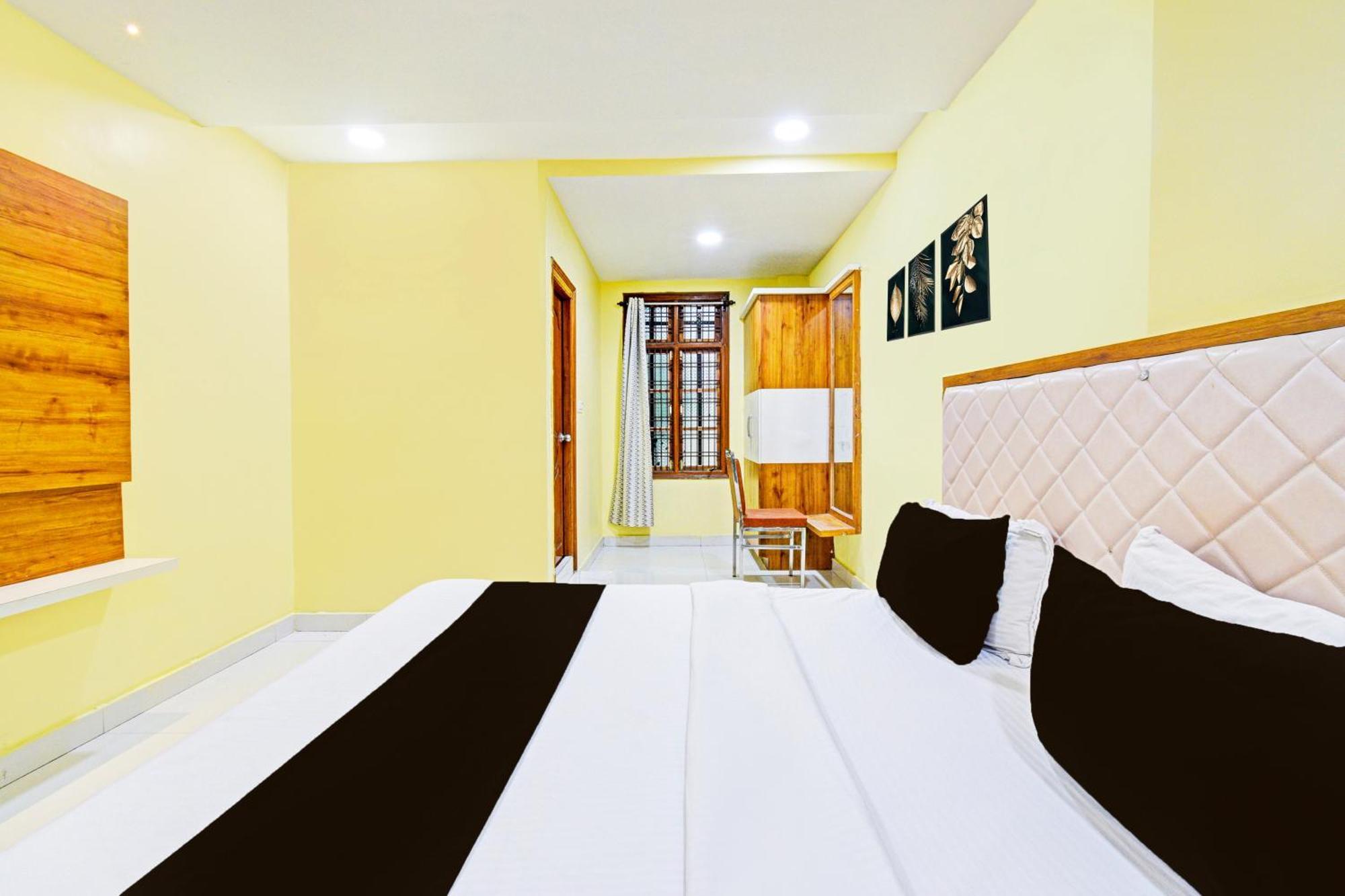 Super Townhouse Mancherial Mancherāl Exterior foto