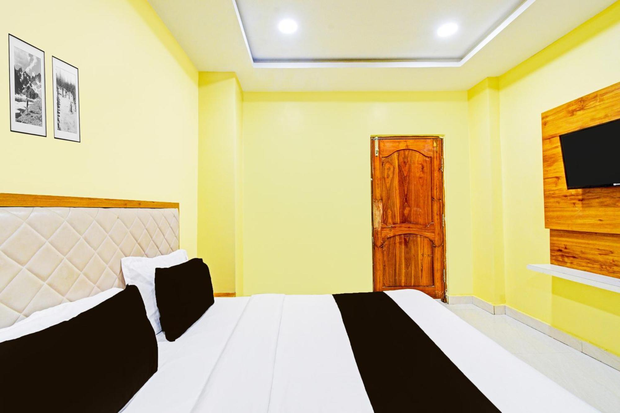 Super Townhouse Mancherial Mancherāl Exterior foto